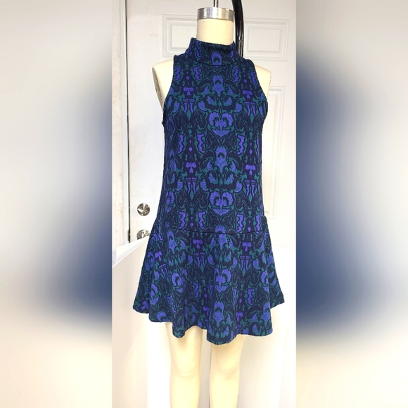 Dress - Picture 1 of 4